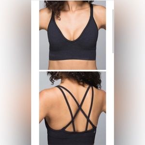 Lululemon Black Seamlessly Plunge Bra size 8